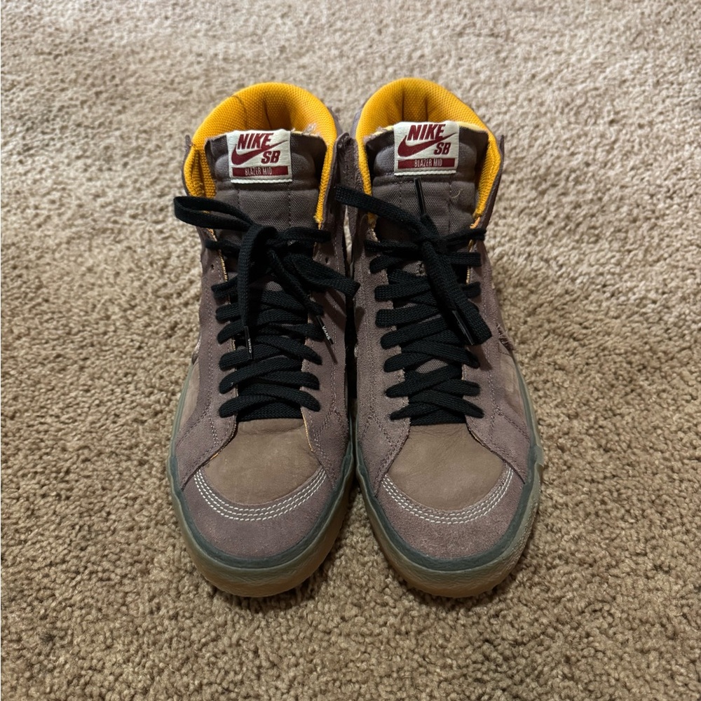 Nike SB Men's Brown and Yellow Sneakers